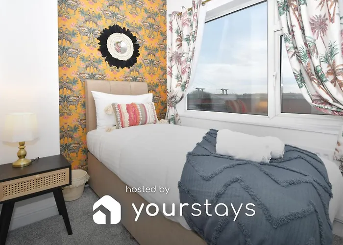 Parotia House By Yourstays - 3 Bedroom House In Stoke-On-Trent