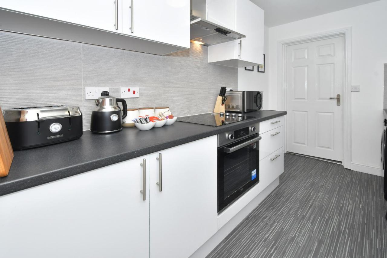 Apartment Parotia House By Yourstays - 3 Bedroom House In Stoke-on-Trent