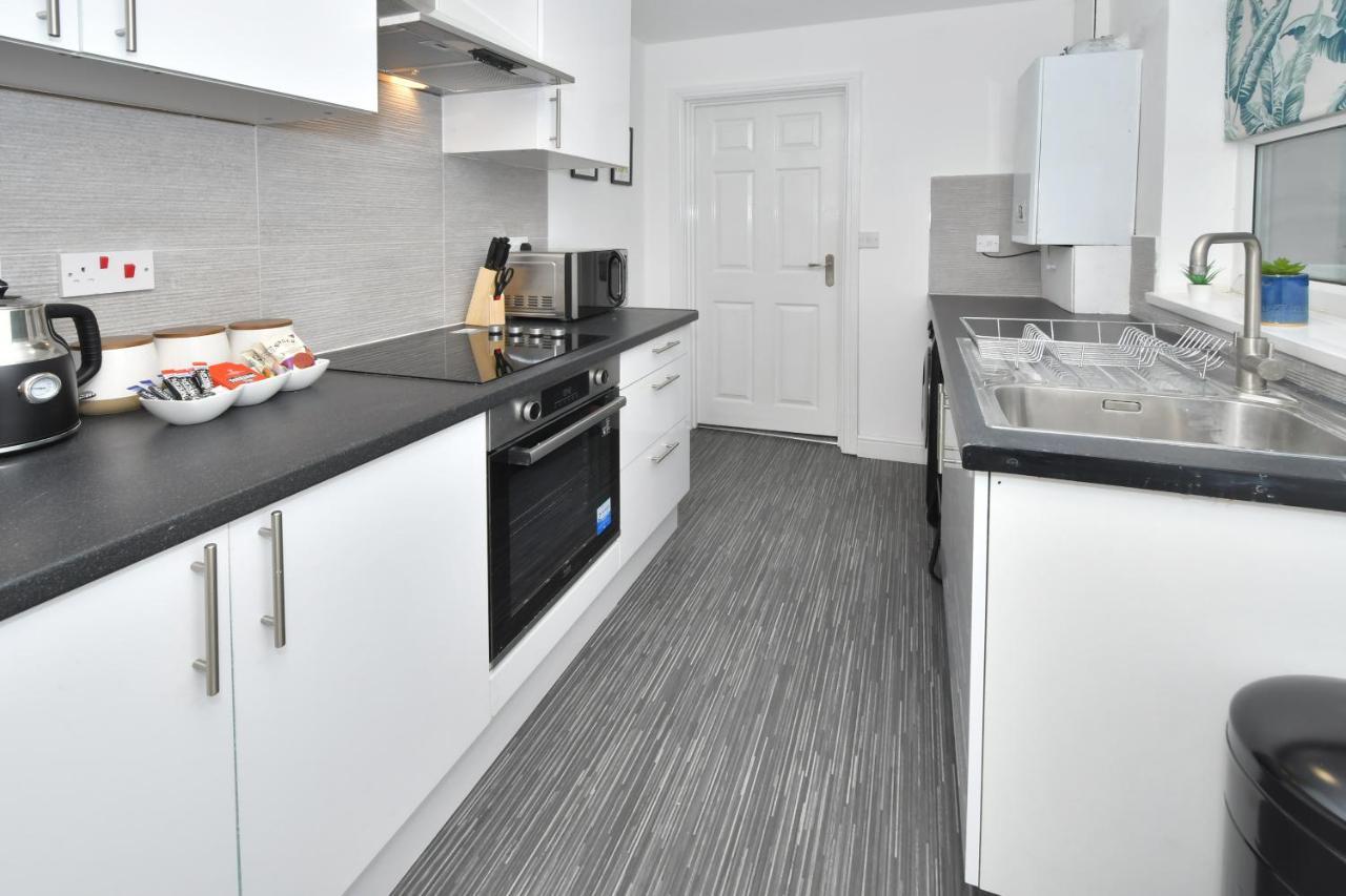Parotia House By Yourstays - 3 Bedroom House In * Stoke-on-Trent