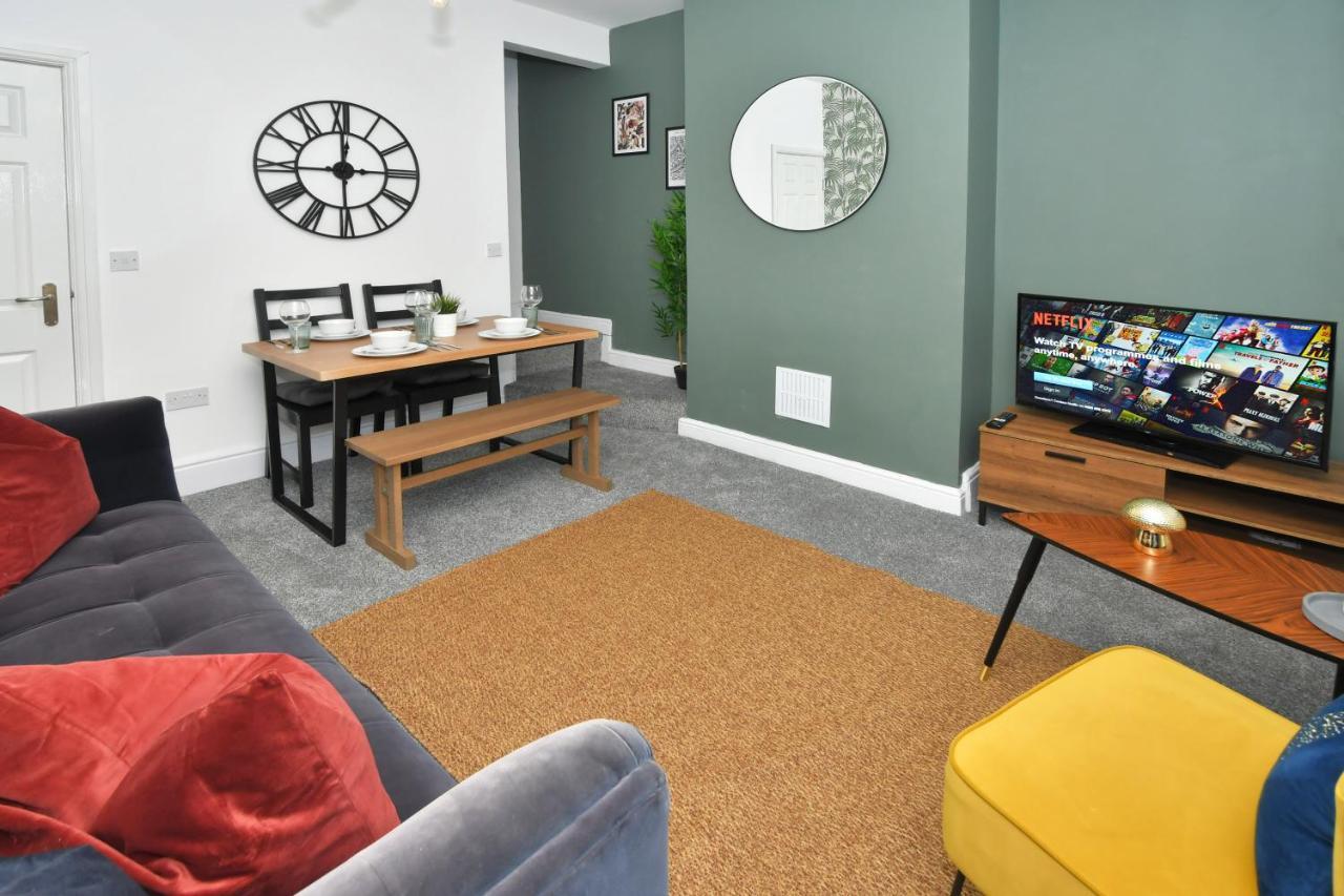Parotia House By Yourstays - 3 Bedroom House In Apartment Stoke-on-Trent