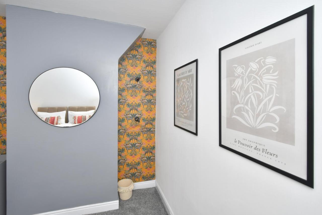 Apartment Parotia House By Yourstays - 3 Bedroom House In Stoke-on-Trent