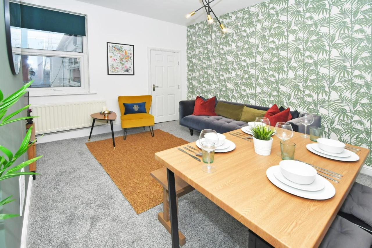 Parotia House By Yourstays - 3 Bedroom House In Stoke-on-Trent